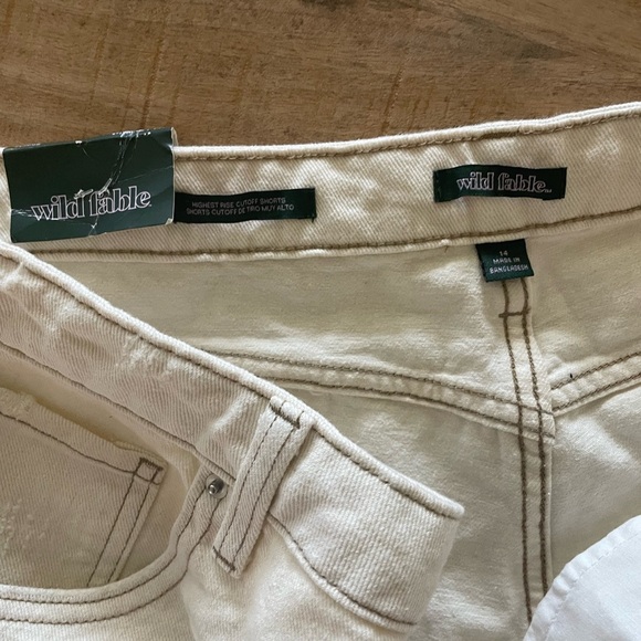 Wild Fable Highest Rise Cutoff Shorts Size 14  distressed & frayed hem buttonfly - Picture 3 of 6